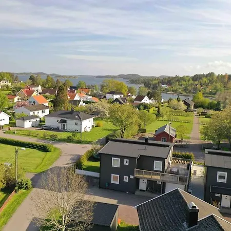 別荘 Sjonaert Hus Pa Idylliske Husoy テンスベル