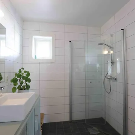 Holiday home Sjonaert Hus Pa Idylliske Husoy